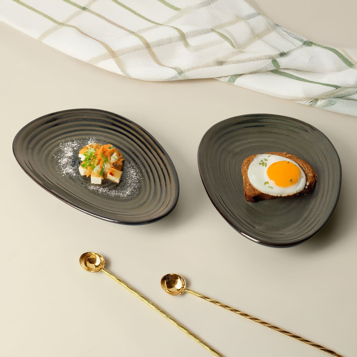 Aaru Rippled Platter