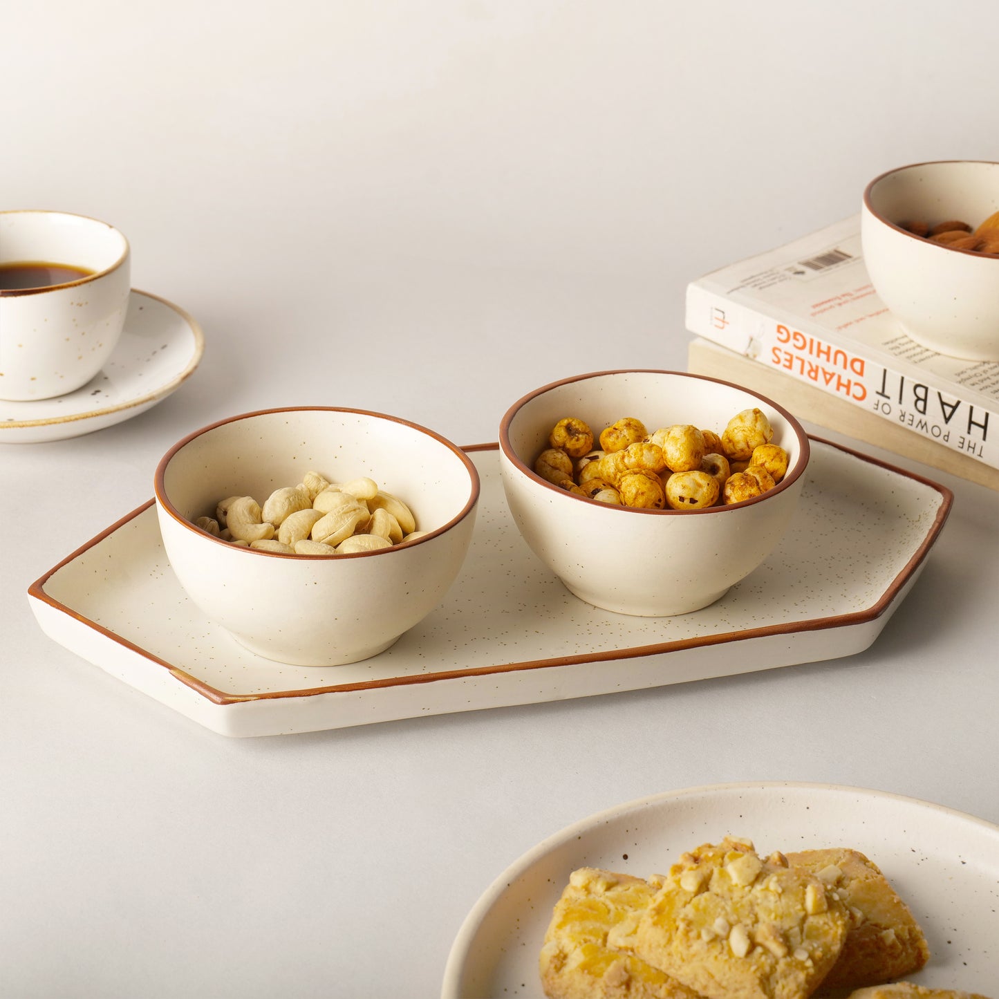 Niva Speckled Serve Set – 3 Bowls + Tray