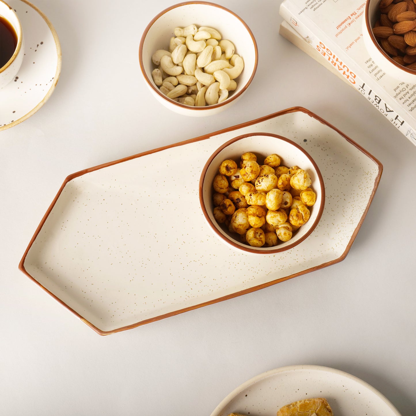 Niva Speckled Serve Set – 3 Bowls + Tray