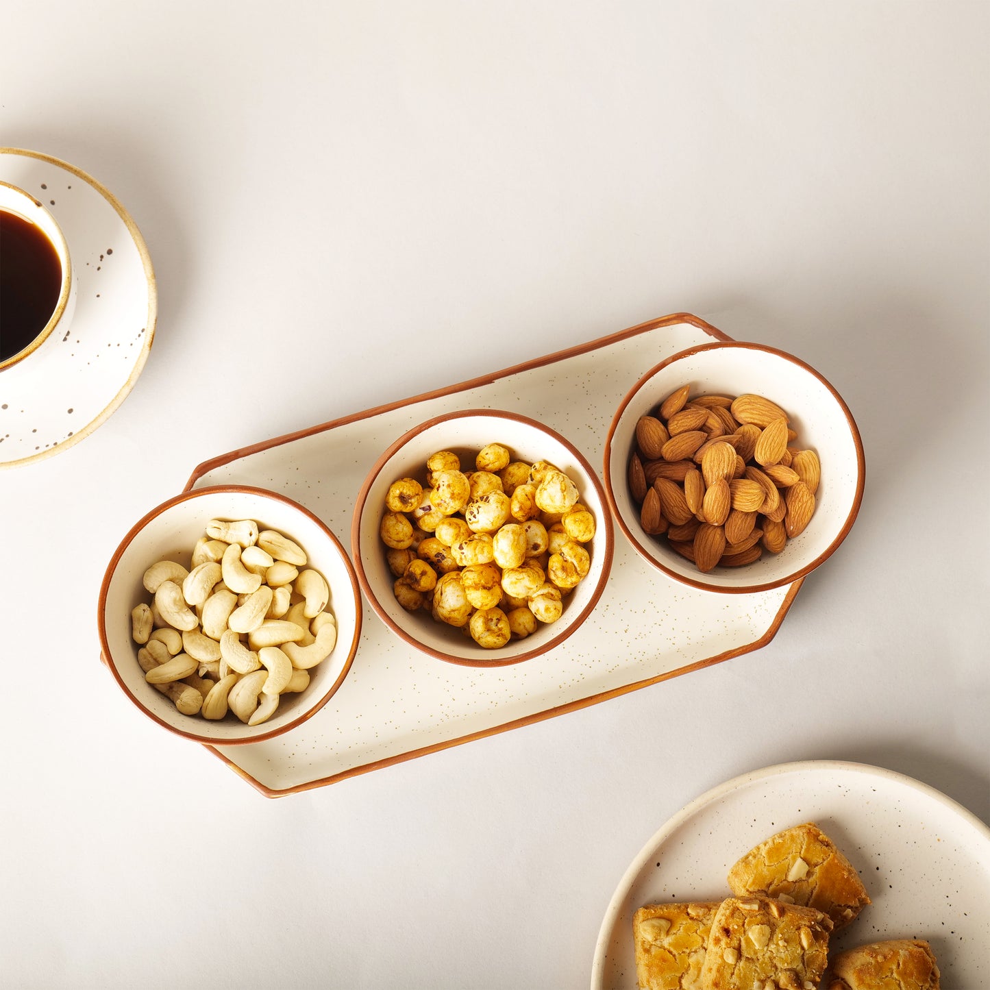 Niva Speckled Serve Set – 3 Bowls + Tray