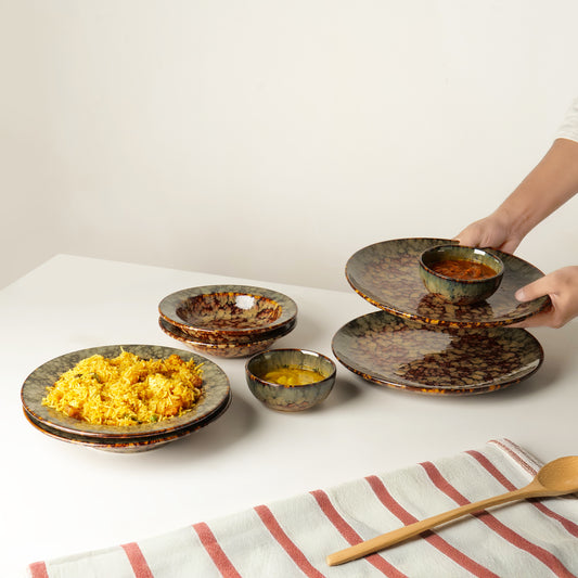 Kurohana Dinnerware Set – 8 Pieces